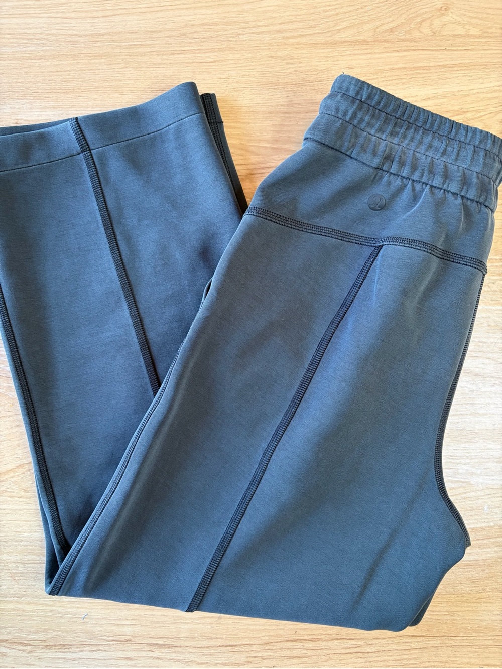 Lululemon Softstreme Wide Leg Crop Pants Black / Graphite Grey Drawstring Size 4
